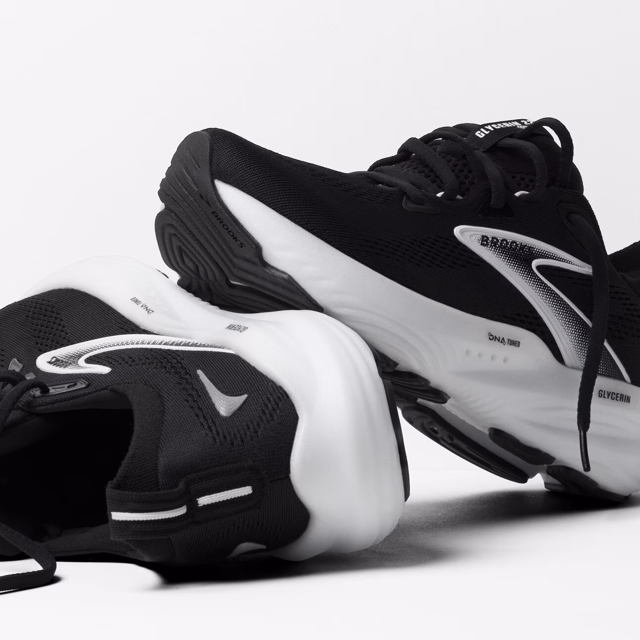 110445-090-y-glycerin-22-mens-dynamic-cushion-road-running-shoe