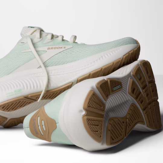 120431-370-y-ghost-17-womens-neutral-cushion-running-shoe